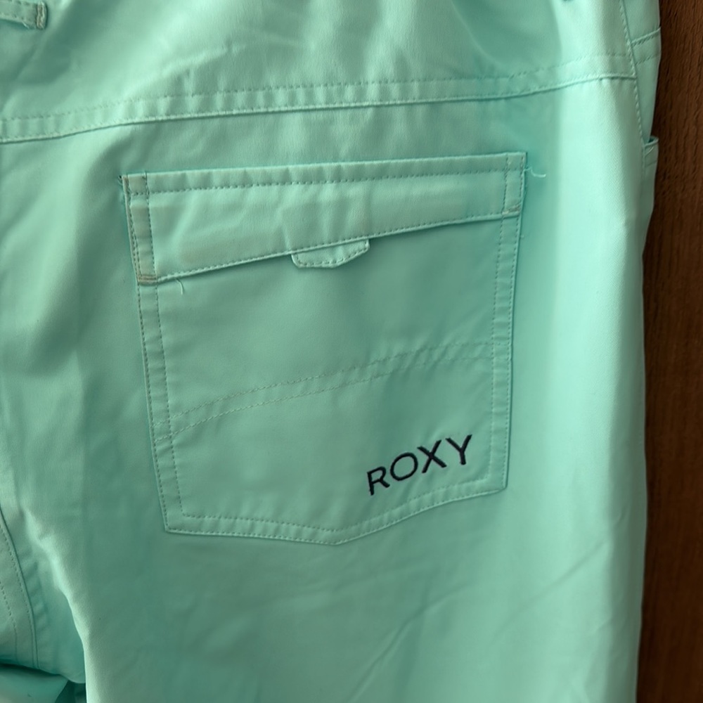 Roxy ski pants. Beautiful teal colour.